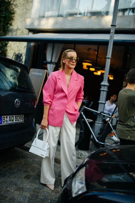 Street Style: Berlin Fashion Week Spring 2022 [PHOTOS] – WWD Fashion Week 2022, Berlin Fashion Week, Berlin Fashion, Fashion Week Spring, The Streets, Fashion News, Women's Blazer, Berlin, Suit Jacket