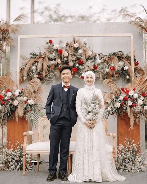 Simple Outdoor Wedding Decoration Ideas, Dekor Pernikahan Simple, Muslimah Wedding Dress Simple, Backdrop Wedding Simple, Pelaminan Simple, Simple Wedding Dress Hijab, Islam Wedding, Muslim Wedding Dress Hijab Bride, Wedding Dress Hijab