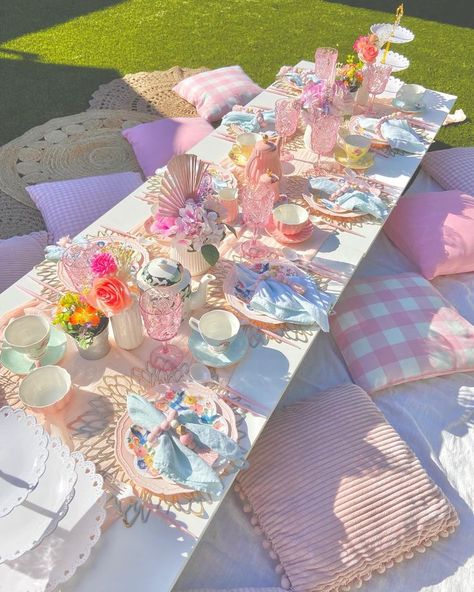 Park Tea Party Birthday, Pink Tea Party Picnic, Outside Tea Party Decor, Floor Tea Party, Princess Tea Party Picnic, Love Shack Fancy Picnic, Tea Party Color Scheme, Backyard Tea Party Birthday, Outdoor Tea Party Birthday