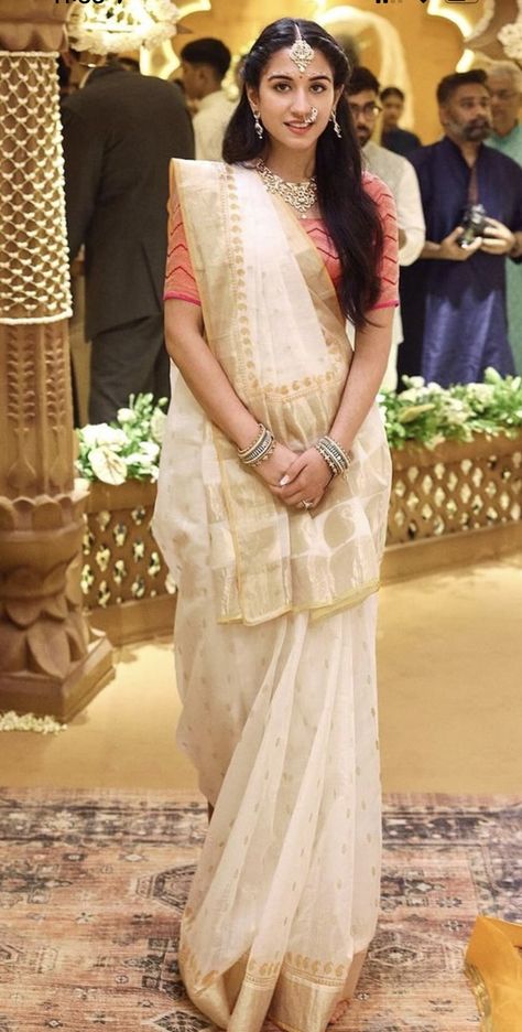 Radhika Merchant Outfits Wedding, Radhika Merchant Wedding Outfits, Radhika Merchant Saree, Radhika Merchant Wedding Look, Radhika Merchant Outfits, South Indian White Saree Look, Gujarati Wedding Saree, Ambani Wedding Outfit, Engement Dress Indian