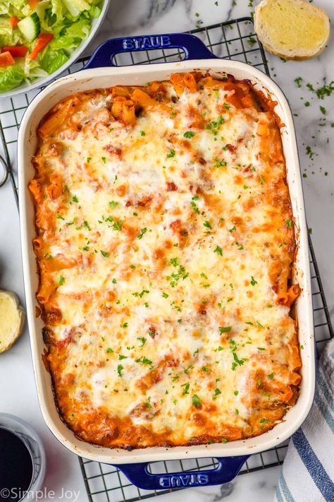 This Baked Ziti with Sausage is so comforting and delicious. My kids gobbled this up and I'm sure it will become a family favorite your house too! Sausage Baked Ziti, Ziti With Sausage, Baked Ziti With Ricotta, Baked Spaghetti And Meatballs, Baked Ziti With Sausage, Ziti Pasta, Ziti Recipes, Chicken Noodle Casserole, Baked Ziti Recipe