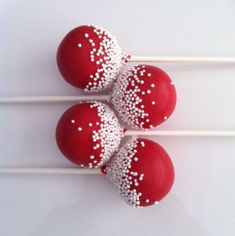 Red Cake Pops Ideas, Red And White Cake Pops, Xmas Cake Pops, Christmas Cake Pops Ideas, Cake Pops Weihnachten, Whopper Cake, Red And White Cake, Red Cake Pops, Glitter Cake Pops