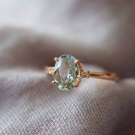 Eidelprecious Engagement Rings on Instagram: “Very beautiful 😍 💚 Mint Green sapphire ring features a natural non-treated sapphire in gorgeous Mint Green color. This stone is 1.84ct, eye…” Sapphire Ring Rose Gold, 2ct Diamond Ring, Green Engagement Rings, Green Sapphire Ring, Cute Engagement Rings, Future Engagement Rings, 3 Stone Engagement Rings, Pink Sapphire Ring, 3 Stone Rings