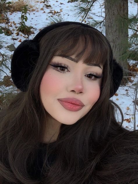 Cold Girl Makeup Brown Girl, Cold Face Makeup, I’m Cold Makeup Winter, Cold Winter Makeup Look, Winter Aesthetic Makeup, Cold Girl Aesthetic Makeup, I’m Cold Makeup Aesthetic, Cute Winter Makeup Looks, Im Cold Makeup Aesthetic