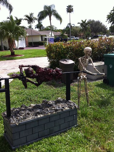 Animated BBQ skeleton Halloween Skeleton Bbq, Awesome Outdoor Halloween Decorations, Outdoor Skeleton, Skeleton Ideas, Scary Halloween Decorations Outdoor, Halloween Diy Outdoor, Halloween Skeleton Decorations, Halloween Outside, Halloween Props Diy