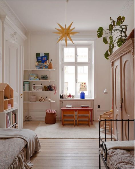 Stockholm Home, Scandinavian Kids Rooms, Diy Bedroom Decor Ideas, Kids Rooms Inspo, Kids Bedroom Inspiration, Diy Bedroom, Kids Room Inspiration, Shared Room, Toddler Rooms