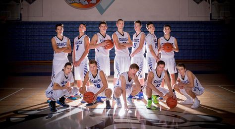 Basketball Team Photos, Sports Yearbook, Team Sports Pictures, Basketball Portraits, Team Picture Poses, Basketball Photoshoot, Design Yearbook, Basketball Shoot, Basketball Poses