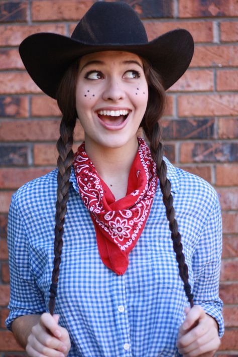 3 Halloween costumes made from things you probably already have and/or can wear again / Pirate, Cowgirl, Holly Golightly Girls Cowgirl Costume, Farmer Costume, Cowgirl Halloween Costumes, Cowgirl Halloween Costume, Meme Costume, Theme Carnaval, Cowgirl Halloween, Cowboy Costume, Western Costumes