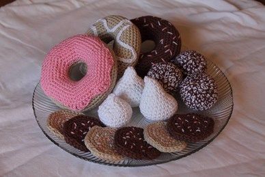 Biscuit Decoration, Granny Square Crochet Patterns Free, Crochet Food, Baking Gifts, Party Rings, Play Food, Biscuit Recipe, Beignets, Summer Crafts