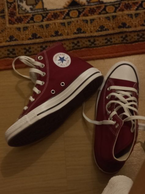 Dark red converse ❤️‍🔥 Burgundy Platform Converse, Deep Red Converse, Dark Red Platform Converse, Cherry Red Converse, Maroon Converse Aesthetic, Wine Red Converse, Dark Red Converse Outfit, Red Platform Converse, Red Aethstetic