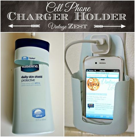 Cell Phone Charger Holder Diy, Plastik Recycling, Phone Charging Holder, Cell Phone Charger Holder, Phone Charger Holder, Diy Projektit, Charger Holder, Shampoo Bottles, Cell Phone Charger