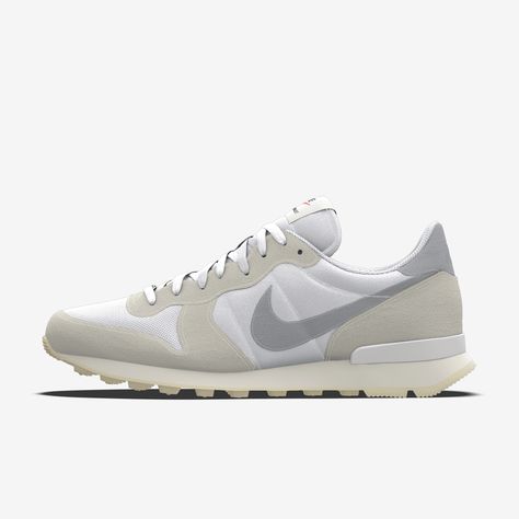 The Nike Internationalist Low By You celebrates a 1980s icon originally designed for serious runners who knew no bounds. Now fashioned for streetwear, this Internationalist lets you choose the materials from a selection of low-key earth tones. Top it off with throwback Nike branding or personal details so you can stand out in your neighborhood or all over the world. 90s Shoes Sneakers, Nike Internationalist Women, 90s Shoes, Nike Internationalist, Nike Branding, Shoe Nike, Men's Shoe, Custom Nikes, Women Lifestyle