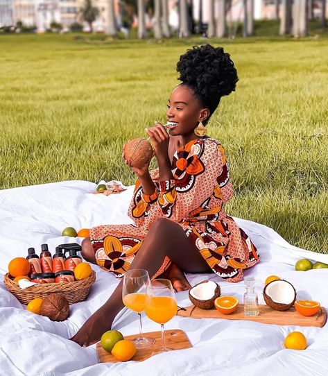 Picnic Date Outfits, Feminine Black Women, Black Femininity Aesthetic, Picnic Fashion, Picnic Photo Shoot, Picnic Outfit, Black Women Dress, Picnic Inspiration, Shotting Photo