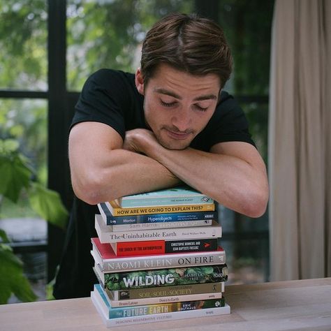 Photo by Finn Harries - books and babes are some of my favourite pictures! Finn Harries, Jack Harries, The Last Five Years, Last Five Years, Dream Man, Learn To Love, My Favourite, Youtubers, Book Lovers