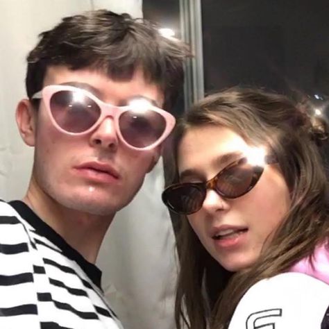 iconic duo #indieartist #clairobubblegum #aestheticinspiration #indieaesthetic #y2k #clairo #clairecottrill #immunitytour Gay Best Friend, Boy Best Friend Pictures, Guy Best Friend, Girl Friendship, Guy Best Friends, Fotos Goals, Boy Best Friend, Best Friends Aesthetic, Boy And Girl Best Friends