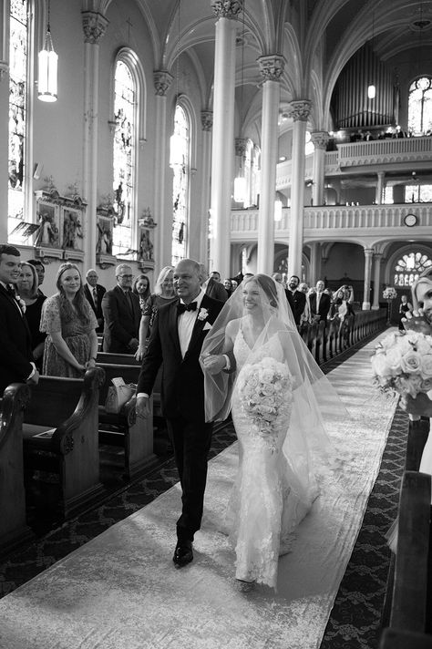 Bride and father walking down aisle church wedding Everlie & Co. #luxurywedding #everlieco #bride Bride And Father Walking Down The Aisle, Father Walking Bride Down Aisle, Walking Down The Aisle Photos, Wedding Church Aisle, Bride And Father, Church Aisle, Wedding Walk, Church Wedding Ceremony, Wedding Hotel