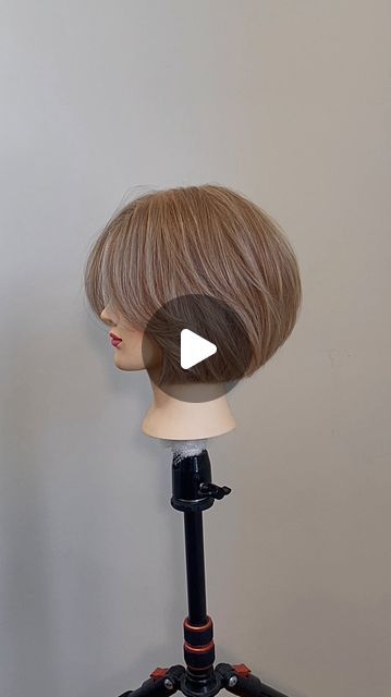 Bob Haircut Tutorial Step By Step, Round Cut Hair, Short Angled Bob Haircut Stacked, Hairstyles For Bob Cut, Diy Layered Bob, How To Cut A Bob Yourself, Layer Bob Haircut, Fluffy Bob Haircut, Bob Cut Tutorial