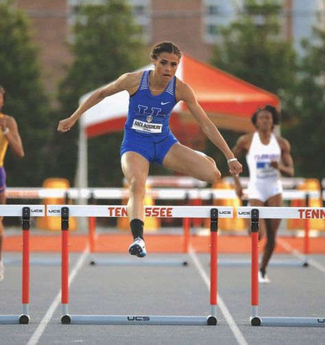 Sports Photography Action, Track Aesthetic, Hurdles Track, Track Season, Sydney Mclaughlin, Track Goals, 400m Hurdles, Track Black, Track Pictures