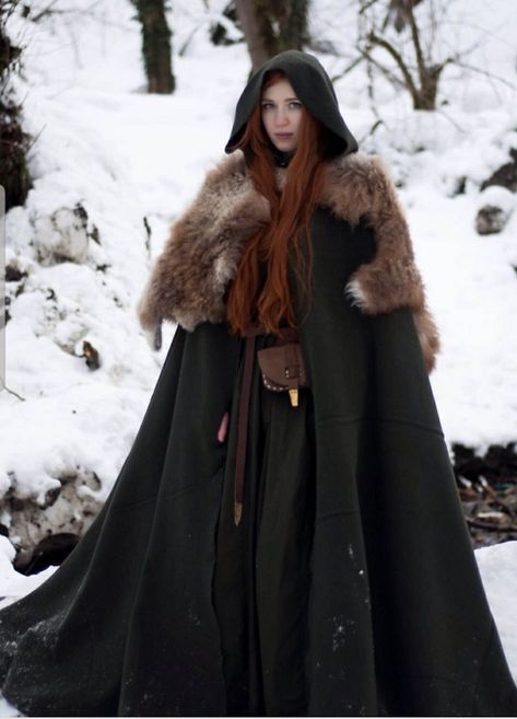 Dramatic fur cape Medival Outfits Women Winter, Midevil Winter Dress, Nordic Princess Aesthetic, Winter Fantasy Aesthetic Outfit, Fur Cloak Aesthetic, Cold Weather Fantasy Outfits, Fantasy Cold Weather Clothes, Russian Princess Dress, Medieval Winter Dress