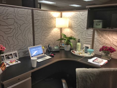 Office Cubicle Decor Diy Cubicle Decor, Office Cubical Decor, Diy Cubicle, Work Cubicle Decor, Cozy Cubicle, Cubicle Organization, Office Cube, Cubicle Design, Cubicle Makeover