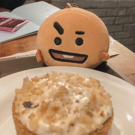 carrot cake as smol as him #shooky #bt21 Shooky Bt21, Army Life, Carrot Cake, Carrots, Dairy, Cheese, Cake