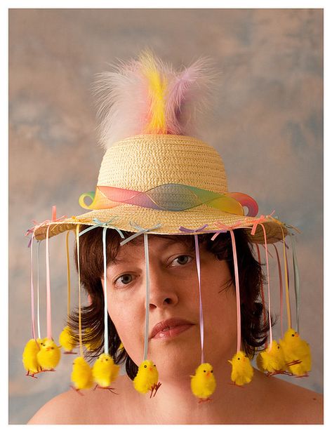 Is it just me or is this a little creepy? She looks like the lady from that old movie Misery! Chick Easter Bonnet, Homemade Easter Bonnet, Easter Bonnets For Boys, Easter Hat Parade, Hats Ideas, Easter Bonnets, Easter Costume, Easter Hat, Crazy Hat Day