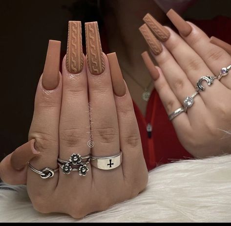 Winter Color Acrylic Nails, Brown Sweater Nails Acrylic, Sweater Look Nails, Brown Fall Nails Acrylic Long, Acrylic Nails Sweater Design, Nails On Brown Skin Black Women, Long Acrylic Nails Fall Design, Long Brown Nails Acrylic, Fall Baddie Nails Brown