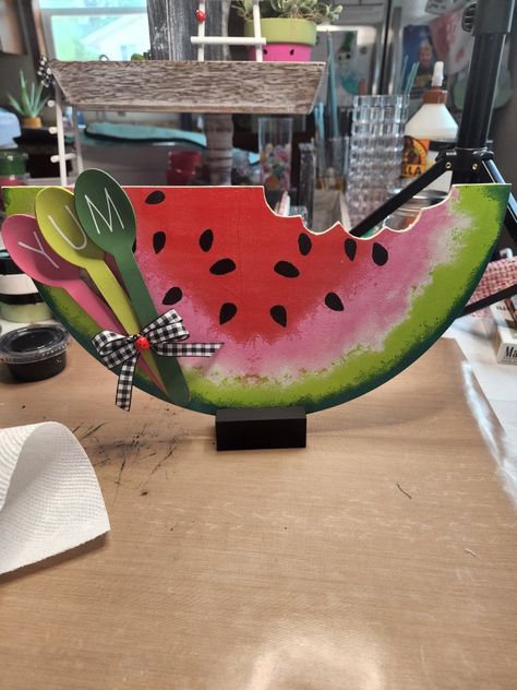 Watermelon Craft Ideas, Watermelon Crafts For Adults, Strawberry Wood Crafts, Watermelon Diy Crafts, Wood Crafts Summer, Watermelon Wood Crafts, Watermelon Decorations, Watermelon Tiered Tray Decor, Watermelon Tree