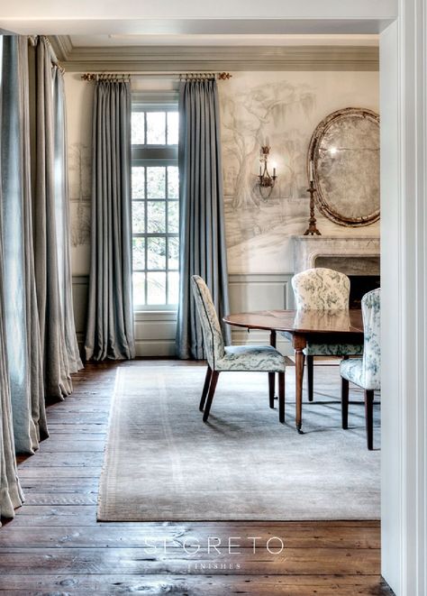 French Country Interiors, French Country Dining Room, Country Interior Design, Dining Room Curtains, Country Dining Rooms, French Country Dining, Dining Room Wallpaper, French Country Living Room, Country Decorating