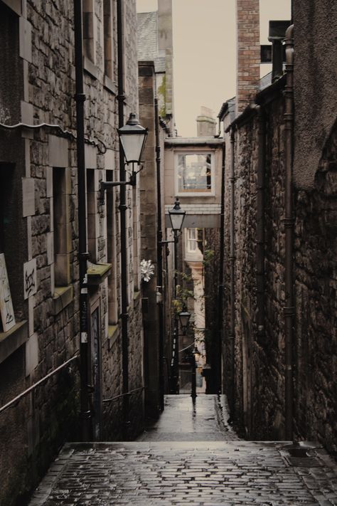 scotland alleyway Goth City Aesthetic, City Alleyway Aesthetic, Dark Alleyway Aesthetic, Alleyway Photography, Aesthetic Alleyway, Alleyway Aesthetic, City Alleyway, Alley Aesthetic, Dark Alleyway