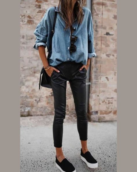 Camicia di jeans: i modelli più desiderati e alternative cool Demin Shirt Outfit, Denim Shirt Outfits, Hot Club Outfits, Denim Shirt Outfit, Popular Clothing Brands, Outfit Elegantes, First Date Outfits, Everyday Casual Outfits, Tomboy Outfits