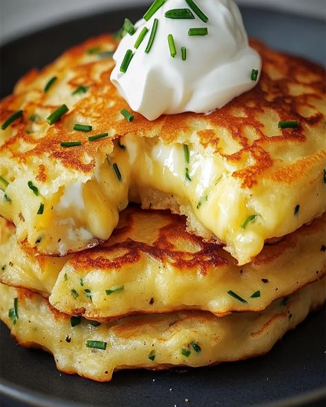 Cheese & Chive Pancakes Recipe – Savory, Easy & Delicious Pancakes Recipe Fluffy, Holiday Fruit Cake, Lunch Easy, Fluffy Pancake Recipe, Holiday Fruit, Pancakes For Breakfast, Cheese Pancakes, Dried Fruit Mix, Savory Crepes