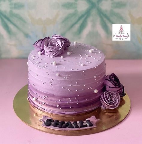 Chocolate Cake Design Ideas Beautiful, Lavender Colour Cake Design, Simple Cakes Ideas, Lavender Cake Designs Birthday, Small Purple Cake, Dark Purple Cake Aesthetic, Lavender Theme Cake, Purple Cake Ideas Birthday Beautiful, Purple Cake Simple