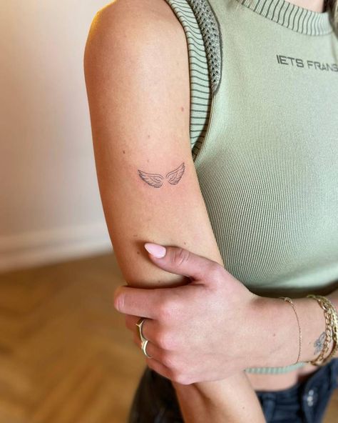 Dainty Tattoos For Women, Wing Tattoo Arm, Small Wings Tattoo, Line Tattoo Arm, Small Angel Tattoo, Basic Tattoos, Small Pretty Tattoos, Angel Tattoo Designs, Small Hand Tattoos