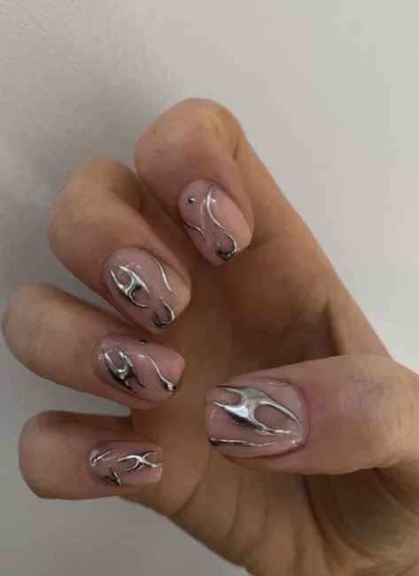 Silver Nails For Men, Natural Minimalist Nails, Men Chrome Nail Designs, Metallic Silver Nails Art Designs, Silver Chrome Nails Men, Silver Blob Nails, Manicure On Men, Chrome Mens Nails, Chrome Nail Art Men