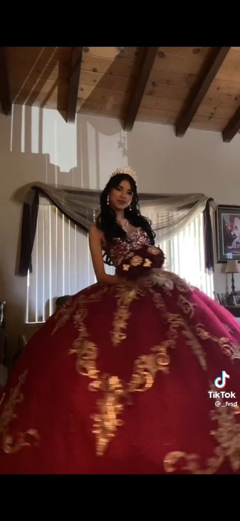 Red Quince Dresses With Hood, Quinceanera Dresses For Morenitas, Velvet Quinceanera Dresses, Red And Gold Wuince Dress, Quinceanera Red And Gold Dresses, Wine Red And Gold Quinceanera Dresses, Red Tops For Quince, Dark Red Quinceanera, Quinceanera Burgundy Dresses