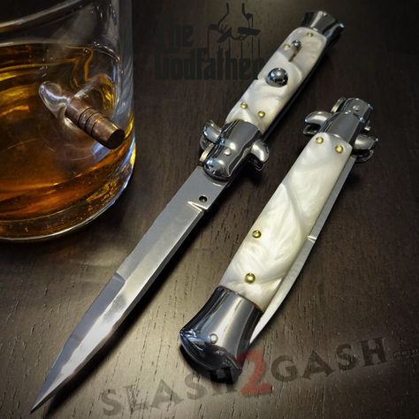 Godfather Knife, Switchblade Aesthetic, Switch Blade Knife, Italian Switchblade, Italian Knives, Mafia Style, Stiletto Knife, Switchblade Knife, Italian Mafia