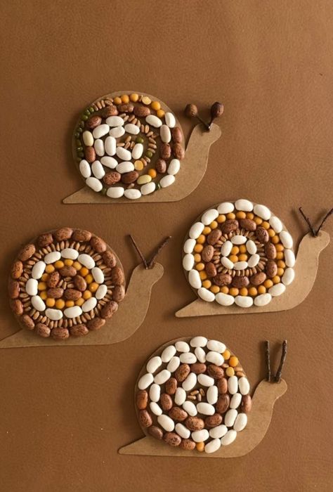 Snail Activities For Preschool, Nature Themed Crafts, Wildlife Activities, Nature Walk Activities, Kindergarten Activity, Fall Arts And Crafts, Toddler Arts And Crafts, Baby Learning Activities, Hand Crafts For Kids