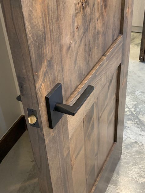 Interior Door Rustic, Rustic Doors Interior Wood, Rustic Wood Bedroom Door, Mountain Home Interior Doors, Stained Interior Doors, Rustic Single Barn Door, Door Handle Design, Interior Design Rustic, Floor Trim