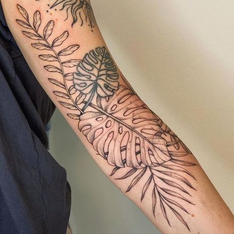 Banana Leaf Tattoo, Monstera Deliciosa Tattoo, Monstera Tattoo, Tattoos Inspo, Begonia Maculata, Plant Tattoo, Monstera Deliciosa, Hip Tattoo, Fashion Board