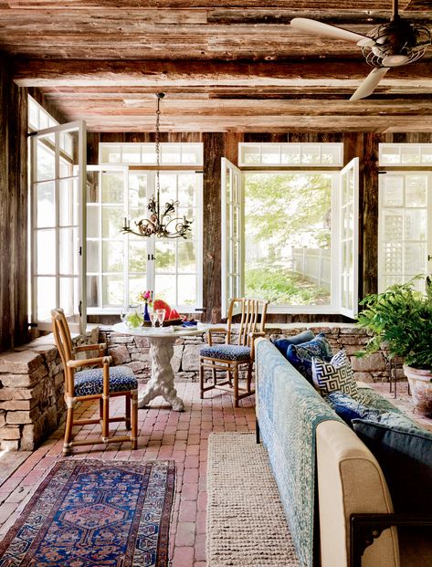 Blend the Past with the Present | 5 Ways to Love Old Houses - New England Today New England Farmhouse Interior, New England Cottage Exterior, Old New England Homes, New England Interior Design, New England Interior, New England Cottage, England Houses, Living Room Nook, New England Farmhouse