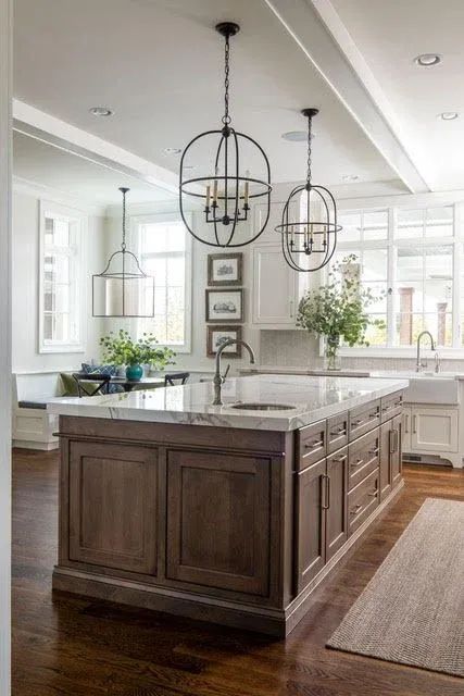 Transforming your Kitchen with Stylish Cabinet Hardware Cottage Kitchens, Porcelain Countertops, Kitchen Ikea, Kitchen Addition, Home Office Inspiration, Traditional Kitchen Design, Kitchen Design Trends, Kitchen Inspiration Design, Island Ideas