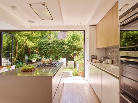 Garden view from kitchen door: modern Kitchen by Holloways of Ludlow Bespoke Kitchens & Cabinetry Open Plan Kitchen Living Room, Kitchen Door, Kitchen Views, Kitchen Extension, Kitchen Doors, Bespoke Kitchens, Kitchen Cabinetry, Open Kitchen, Garden View