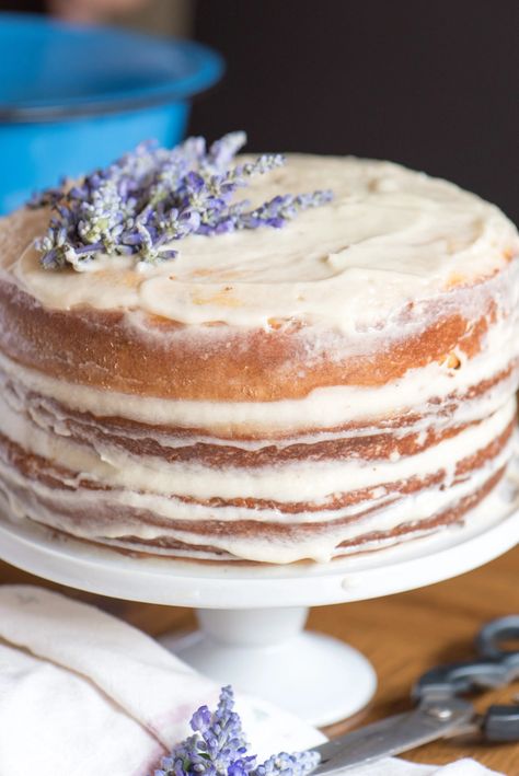 Lavender Cake Recipe, Patisserie Vegan, Vanilla Lavender, Lavender Cake, Lavender Recipes, Torte Cupcake, Lavender Vanilla, Mothers Day Cake, Food Cakes