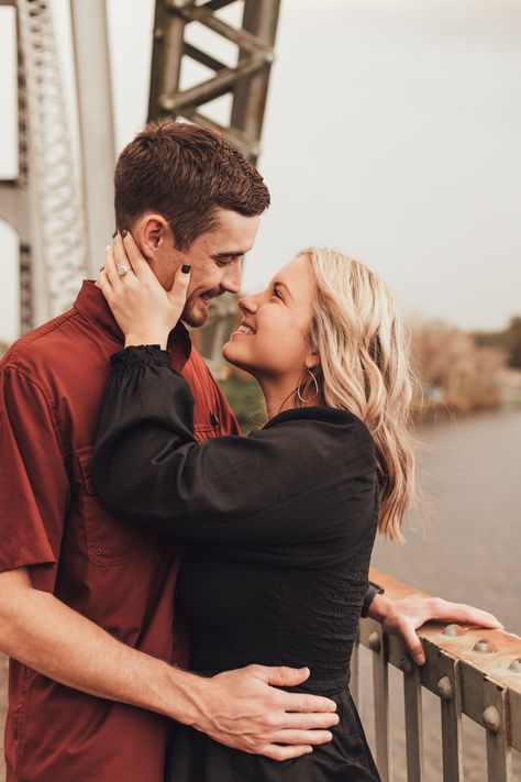 Couple Pose On Bridge, Couples Photoshoot Poses Bridge, Couple On Bridge Photography, Couple Poses Bridge, Bridge Couple Poses, Engagement Photos On A Bridge, Couples Photoshoot On Bridge, Couple Photoshoot Bridge, Bridge Photoshoot Couples