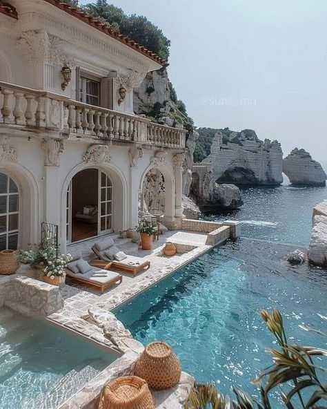 French Mansion, Villas In Italy, House Organisation, Dream Life House, Luxury Homes Dream Houses, Dream House Interior, Dream House Exterior, Dream House Plans, Dream Rooms