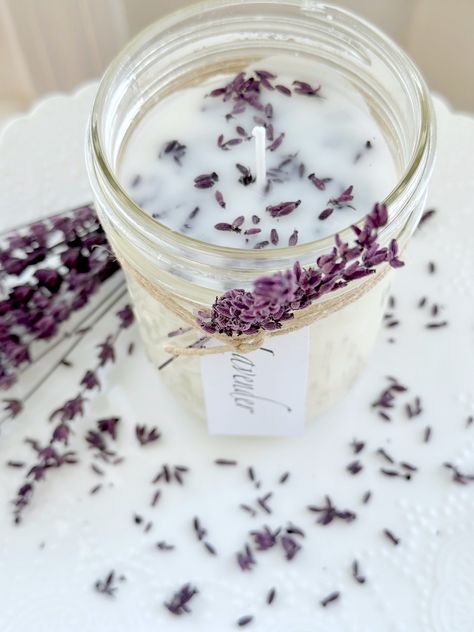 Easy and Mess-free DIY Lavender Scented Candles - Diy Lavender Spray, Olive Oil Candles Diy, Diy Lavender Candle, Things To Make With Lavender, Lavender Gifts Diy, Lavender Diy Ideas, What To Do With Lavender, Diy Lavender Soap, Homemade Lavender Candles