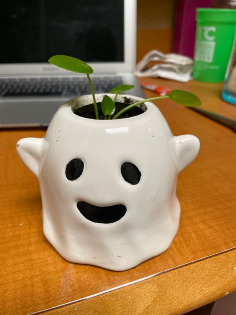 Money plant. Ghost pot. Ghost planter. Fall pot. Fall planter. Fall decor. Halloween decor. Halloween pot. Cute ghost. Pilea plant. Fimo, Pitch Pots Ceramics Ideas, Double Pinch Pot Ideas Ceramics Halloween, Clay Jugs Ideas, Pinch Pot Face Ideas, Ghost Plant Pot, Pinch Pot Ideas Halloween, Ghost Pinch Pot, Flower Pinch Pot Ideas