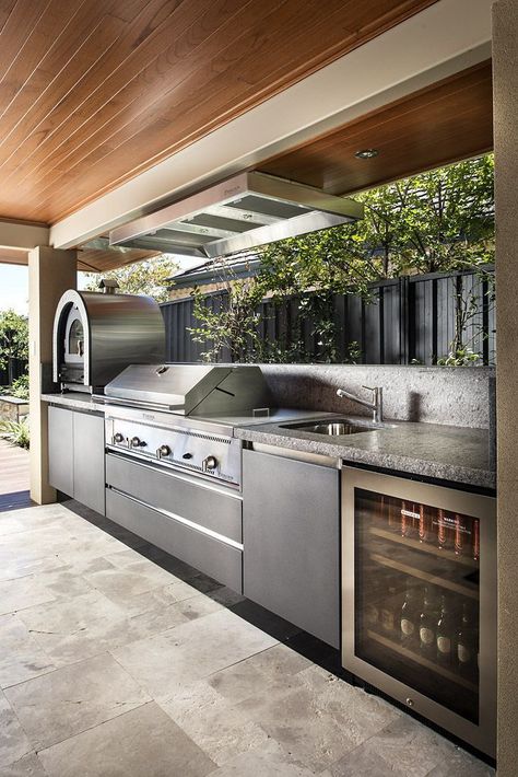 Outdoor Bbq Area, Outdoor Cooking Area, Modern Outdoor Kitchen, Outdoor Kitchen Decor, Outdoor Bbq Kitchen, Farmhouse Outdoor, Outdoor Kitchen Appliances, Wooden Ceiling, Backyard Kitchen