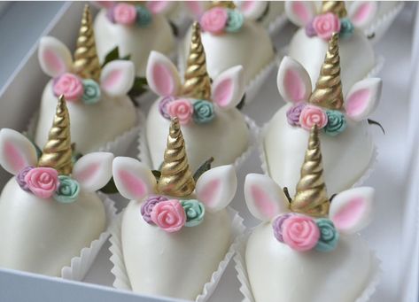 Unicorn Strawberries, Unicorn Chocolate Covered Strawberries, Fairy Chocolate Covered Strawberries, Unicorn Breakable Heart, Fairy Themed Chocolate Covered Strawberries, Cakesicles Unicorn, Unicorn Food Ideas, Aaliyah Birthday, Cake Push Pops